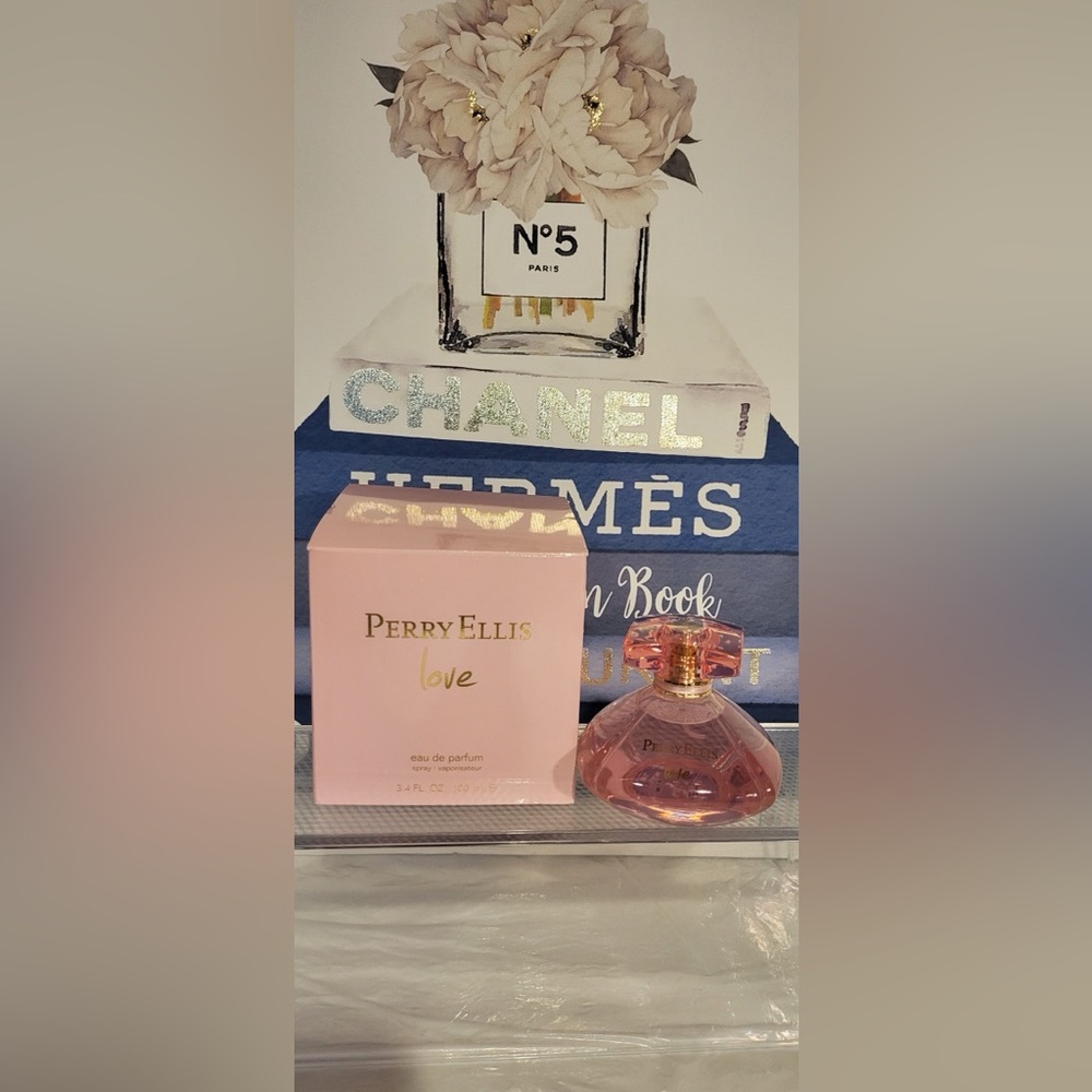 🧧PRICE DROP....PERRY ELLIS Love floral eau de parfum